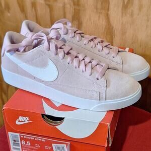 NIB Nike Blazer Low Sneaker Women 8.5 Pink Suede Casual Fashion Athleisure Comfy